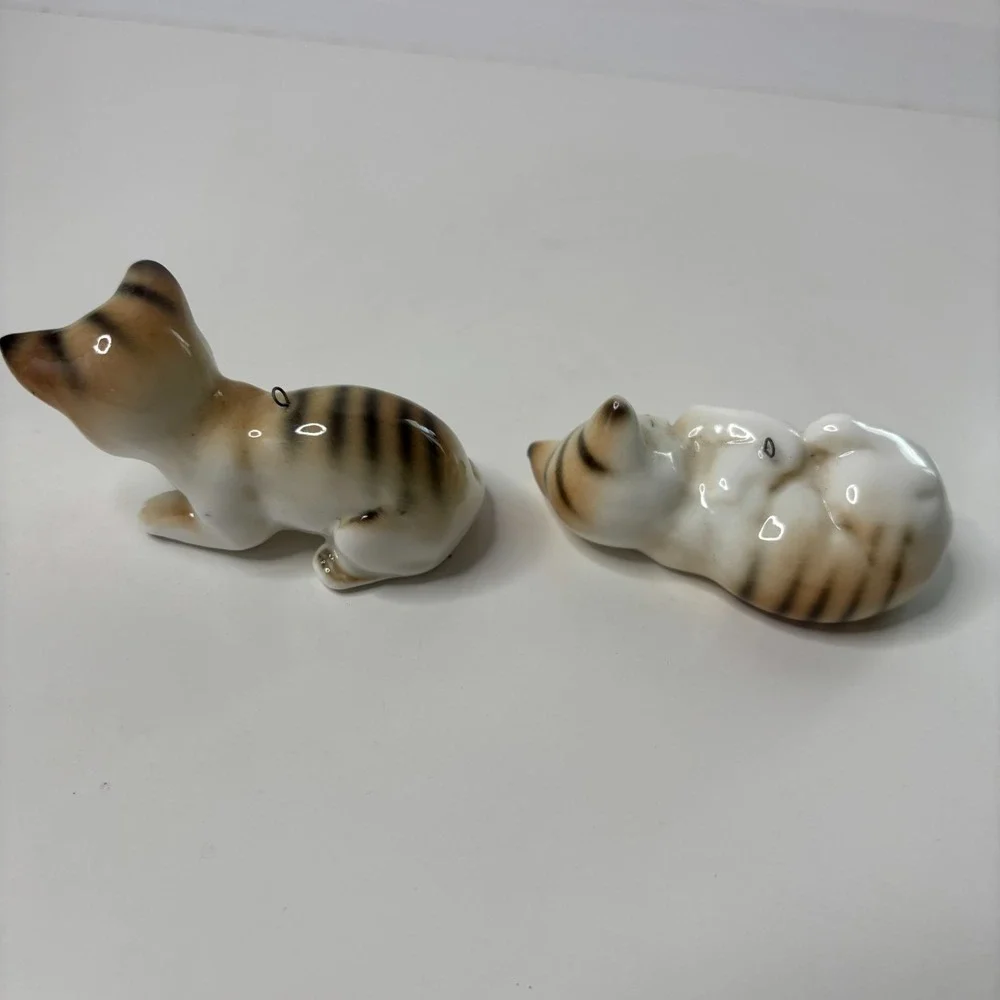 Vintage Cat Figurines Ornaments Kitschy Kitsch Cute VTG Cottage Precious Kittens